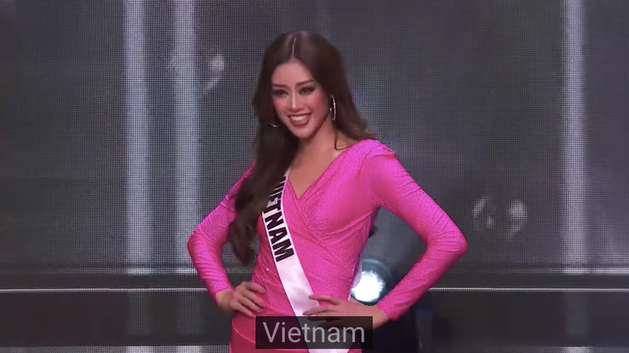 Khánh Vân xuất hiện rạng rỡ trong phần thi mở màn. ẢNH: CHỤP MÀN HÌNH