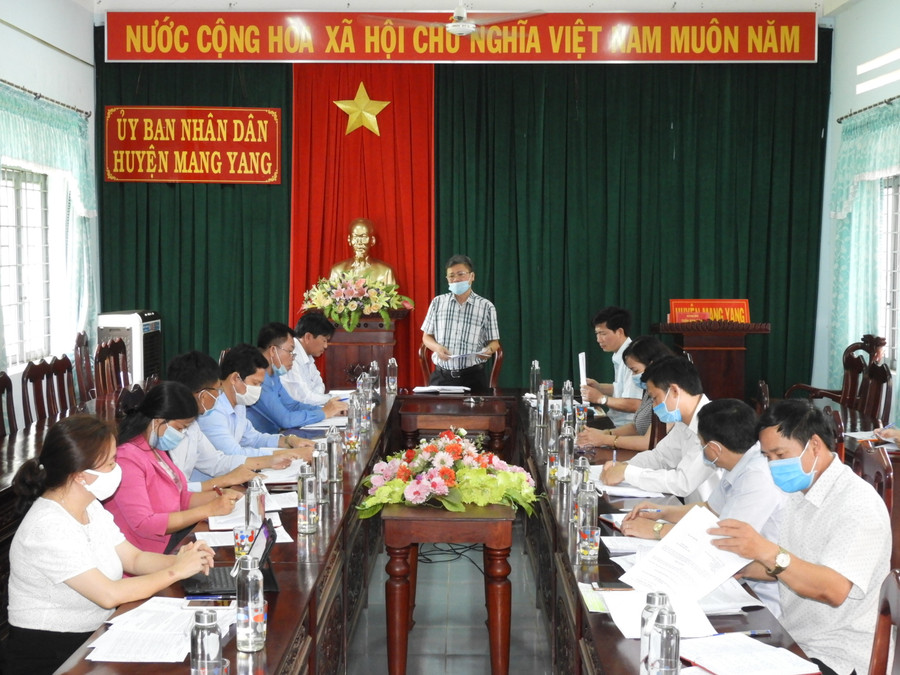 Quang cảnh phiên họp cuối của Ủy ban bầu cử huyện Mang Yang. Ảnh: Thanh Nhật 