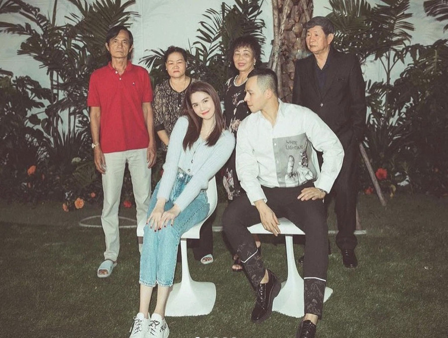 Cách đây ít ngày, gia đình của Vũ Khắc Tiệp và Ngọc Trinh đã có buổi ăn tối cùng nhau. ẢNH: FBNV