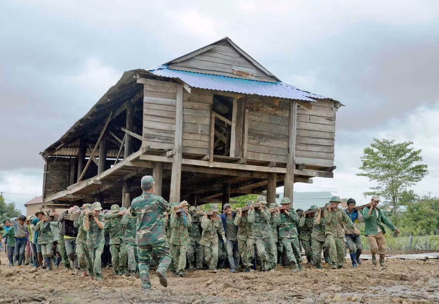 Thực hiện Chỉ thị số 12 của Ban Thường vụ Tỉnh ủy, nhà ở của người dân thuộc 4 làng Đồn (xã Chư A Thai, huyện Phú Thiện) được giúp đỡ di dời, sắp xếp đến nơi ở mới ổn định hơn. Ảnh: Mộc Trà