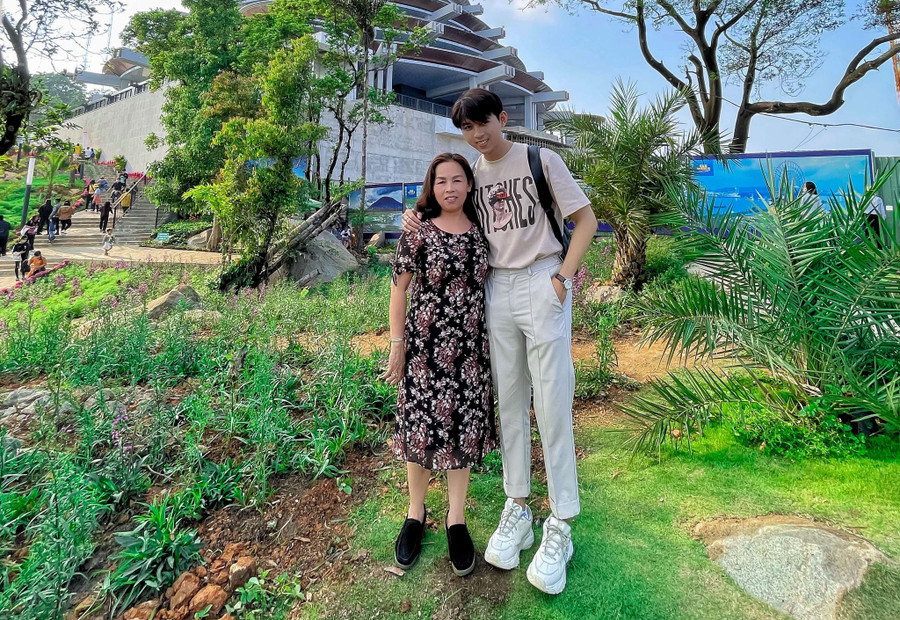 Tấn Tài du lịch cùng gia đình. Ảnh: NVCC