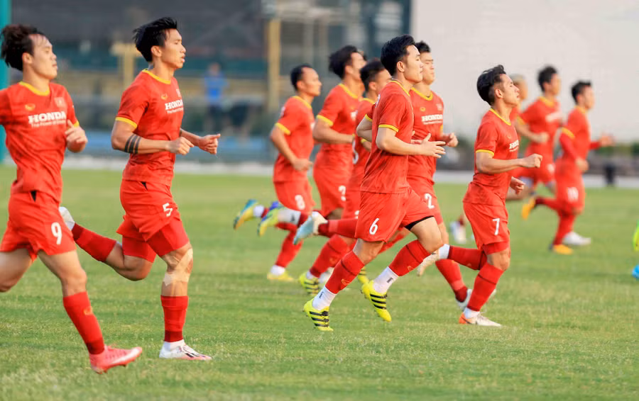 Các tuyển thủ Việt Nam tập luyện ráo riết trong buổi tập hôm nay. Ảnh: VFF
