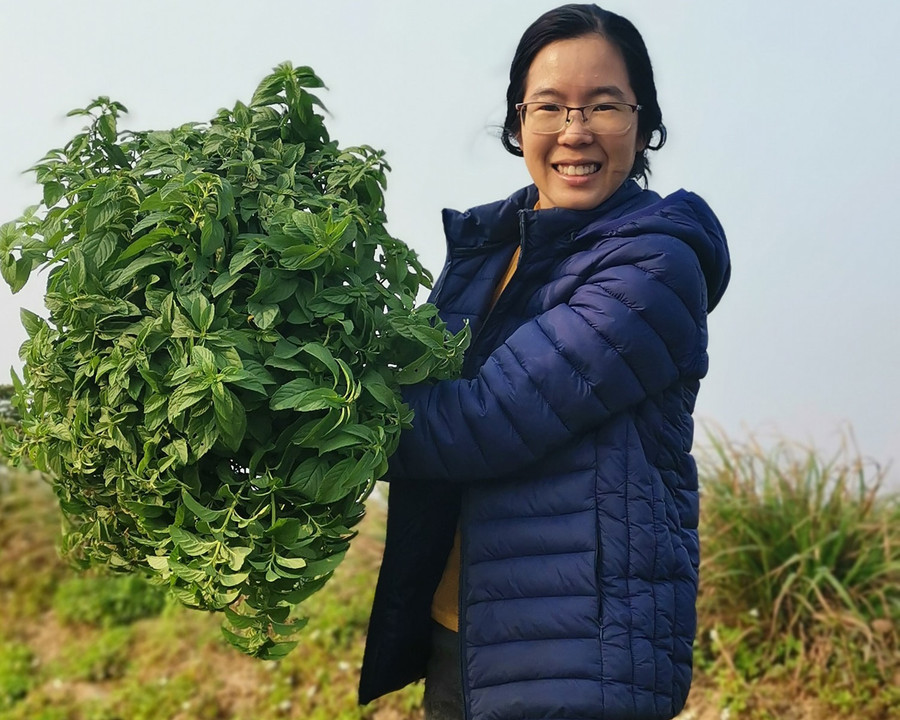 Duyên ở nông trại của mình. Ảnh: NVCC