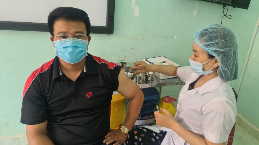 Tiêm vắc xin phòng Covid-19 tại bệnh viện Đa khoa tỉnh Đắk Nông.ẢNH: THANH QUÂN