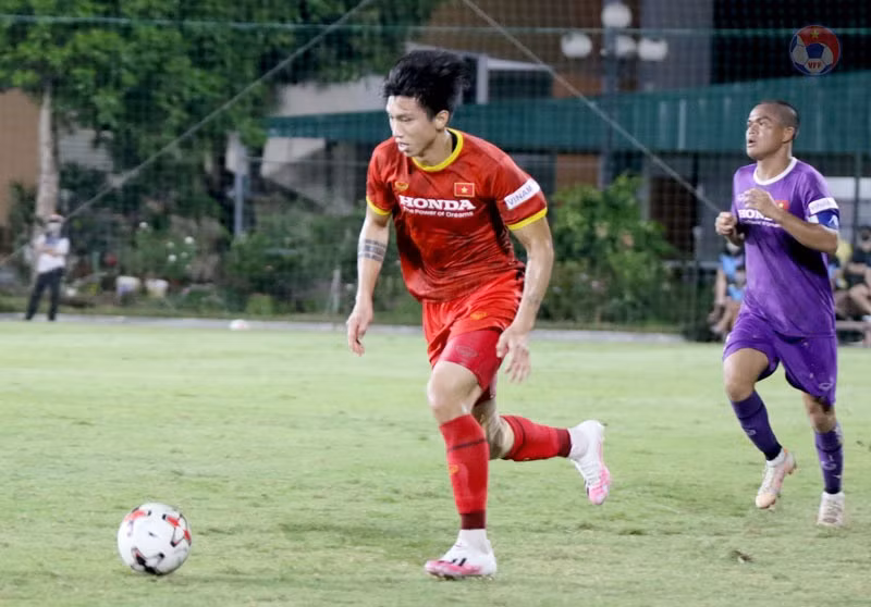 Thầy Park đã cho Đoàn Văn Hậu thi đấu trở lại. Ảnh: VFF