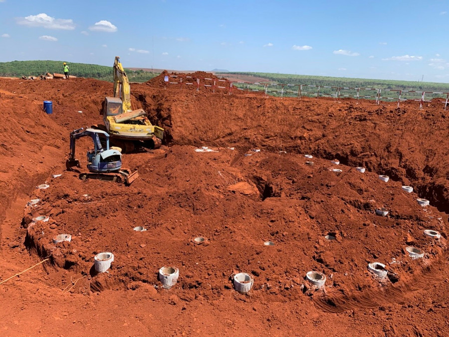  Xây dựng dự án điện gió tại huyện Chư Prông. Ảnh: Hà Duy