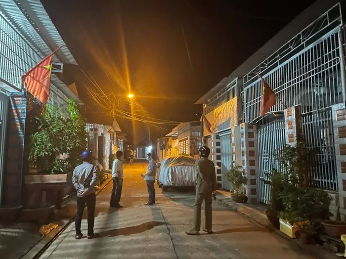 Khoảng 40 hộ dân với hơn 100 nhân khẩu bị phong tỏa