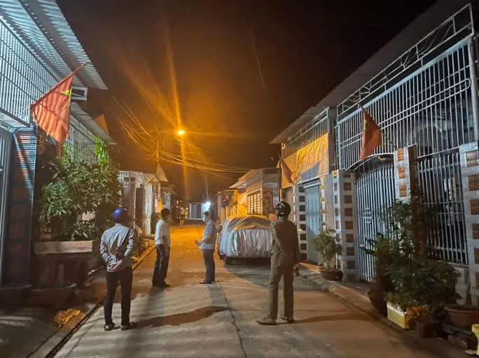 Khoảng 40 hộ dân với hơn 100 nhân khẩu bị phong tỏa