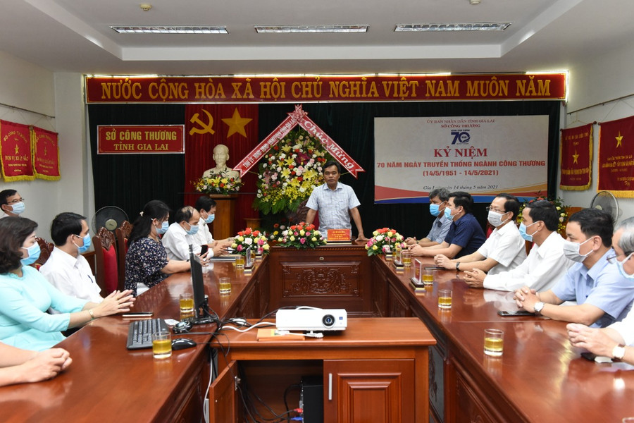 Đồng chí Hồ Văn Niên phát biểu chúc mừng nhân kỷ niệm Ngày truyền thống của ngành. Ảnh: Đức Thụy