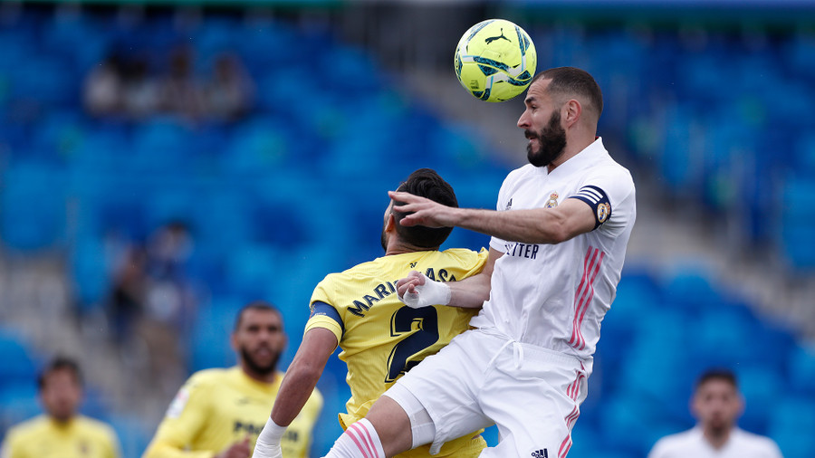 Real Madrid (phải) đã nỗ lực ngược dòng thắng Villarreal, nhưng quá muộn. Ảnh: AFP