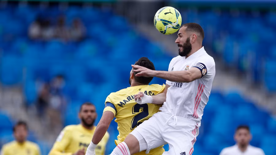 Real Madrid (phải) đã nỗ lực ngược dòng thắng Villarreal, nhưng quá muộn. Ảnh: AFP