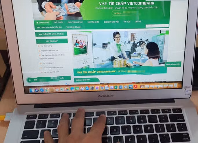 Một trang web nhái thương hiệu Vietcombank để mời vay tín chấp