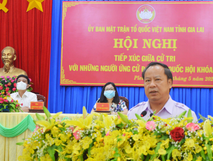 Phó Bí thư Thường trực Tỉnh ủy Châu Ngọc Tuấn trình bày chương trình hành động trước cử tri thành phố Pleiku, ảnh P (1)