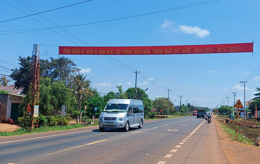 Người dân trên địa bàn huyện Chư Pưh vui chơi đón lễ an toàn. Ảnh: Quang Tấn
