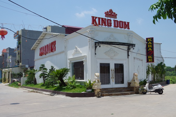 Mắt trước quán đóng cửa...