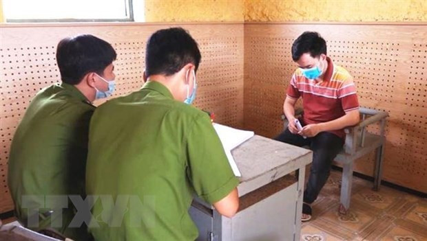 Đối tượng Nguyễn Tiến Sỹ khai nhận hành vi vi phạm pháp luật của mình. (Ảnh: Võ Dung/TTXVN) Đối tượng Nguyễn Tiến Sỹ khai nhận hành vi vi phạm pháp luật của mình. (Ảnh: Võ Dung/TTXVN)