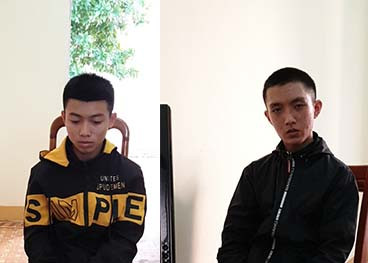 Đối tượng Lê Đức Minh (bìa trái) và đối tượng Nguyễn Thế Tiệp tại Cơ quan Điều tra. Ảnh: Lê Anh