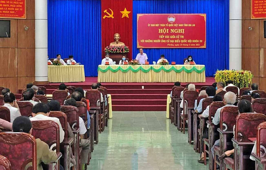 Quang cảnh buổi tiếp xúc cử tri TP. Pleiku của các ứng cử viên đại biểu Quốc hội khóa XV. Ảnh: Phương Dung Quang cảnh buổi tiếp xúc cử tri TP. Pleiku của các ứng cử viên đại biểu Quốc hội khóa XV. Ảnh: Phương Dung