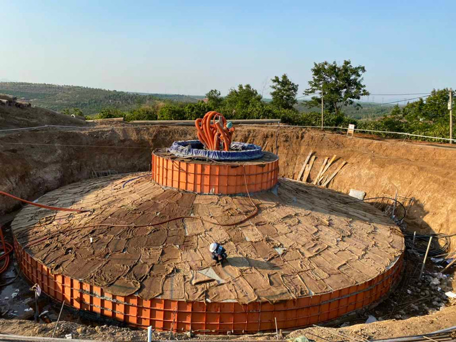 Thi công móng trụ tua bin tại Dự án Trang trại Phong điện HBRE Chư Prông (ảnh đơn vị cung cấp).