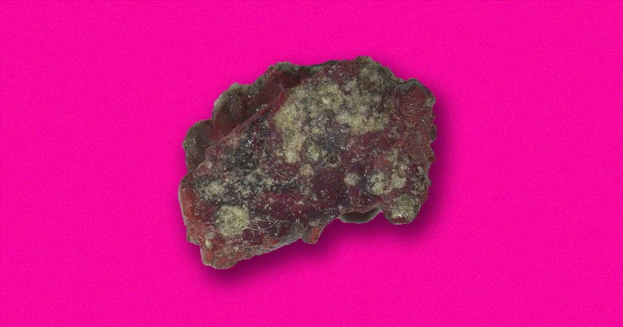 Vật thể lạ từ vụ thử hạt nhân đầu tiên trên thế giới. Ảnh: Kỷ yếu Viện Hàn lâm Khoa học Quốc gia Mỹ