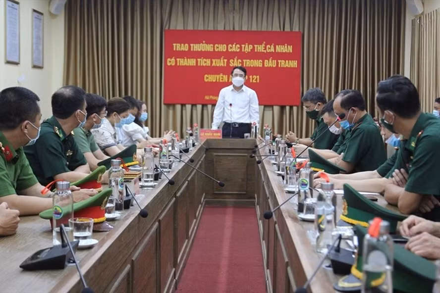 Phó Chủ tịch UBND thành phố Lê Khắc Nam phát biểu động viên và chúc mừng Ban Chuyên án HP 121. Ảnh Cổng TTĐT Hải Phòng