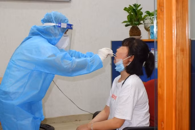 Công tác chuyên môn của nhân viên chống dịch trong đêm 26-5