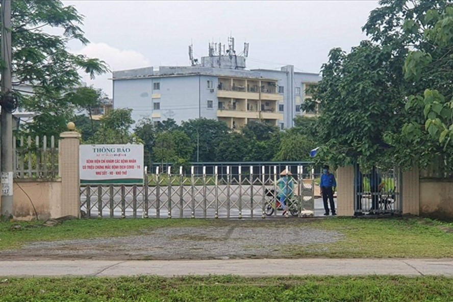 Phong toả Bệnh viện Bệnh Nhiệt đới Trung ương. Ảnh Hà Phương Phong toả Bệnh viện Bệnh Nhiệt đới Trung ương. Ảnh Hà Phương