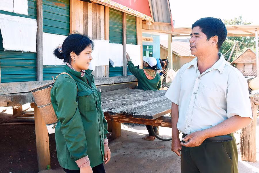 Ông Guim-Trưởng Ban công tác Mặt trận làng Kôp Mol (thị trấn Kon Dong, huyện Mang Yang) cho biết: “Ngày 23-5 tôi huy động bà con làng xóm đi bầu cử. Huy động bà con dân làng không vắng mặt một hộ nào, gia đình nào”.