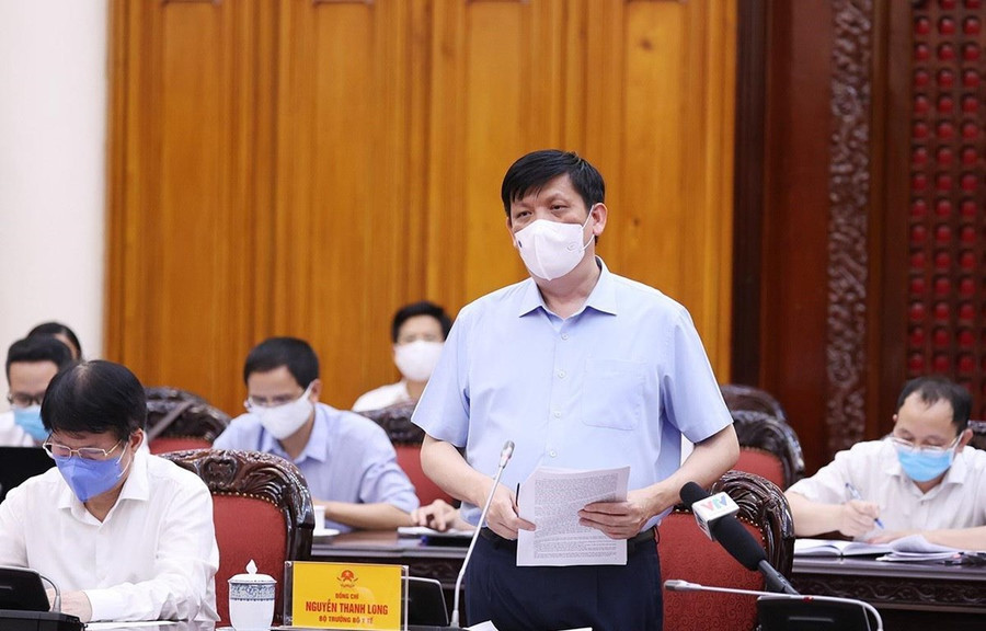 Bộ trưởng Bộ Y tế Nguyễn Thanh Long báo cáo tình hình và diễn biến dịch bệnh COVID-19. (Ảnh: Dương Giang/TTXVN) Bộ trưởng Bộ Y tế Nguyễn Thanh Long báo cáo tình hình và diễn biến dịch bệnh COVID-19. (Ảnh: Dương Giang/TTXVN)