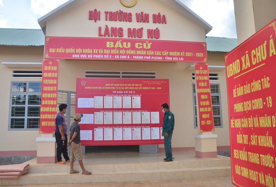 Hội trường văn hóa làng Mơ Nú (xã Chư Á, TP Pleiku) đã được trang trí đẹp mắt, tạo không khí phấn khởi cho ngày hội-ảnh PLinh.jpg