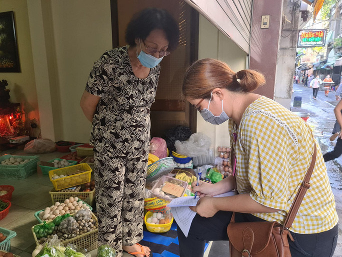 Công tác chuyên môn điều tra của nhân viên chống dịch tại TP HCM