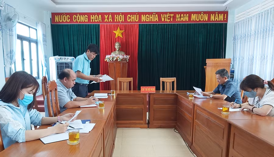  Quang cảnh buổi làm việc về công nhân sự giới thiệu bầu làm Hội thẩm nhân dân. Ảnh: Ngọc Anh