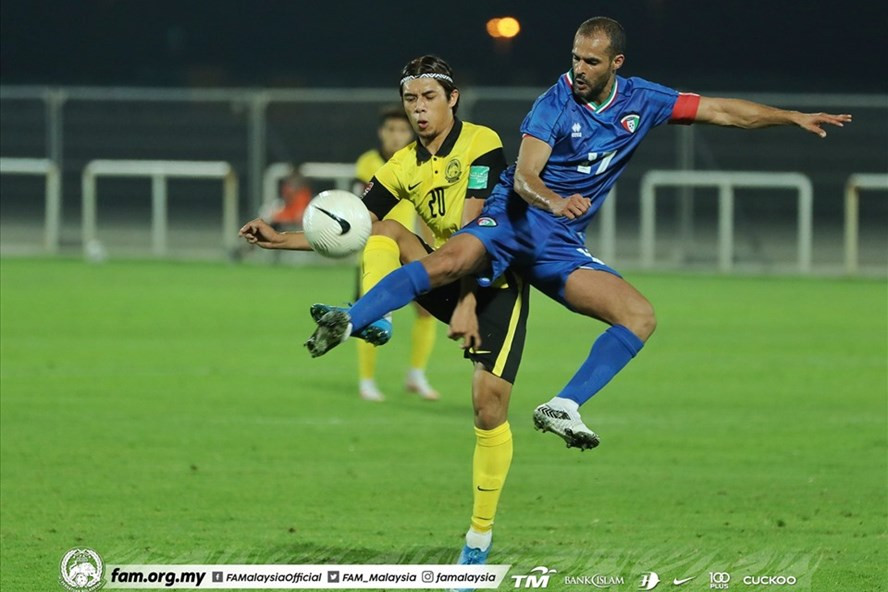 Tuyển Malaysia (áo vàng) dùng 2 trận giao hữu với Kuwait, Bahrain để tìm ra đội hình ưng ý nhất cho 3 trận vòng loại World Cup 2022. Ảnh: LĐBĐ Malaysia.