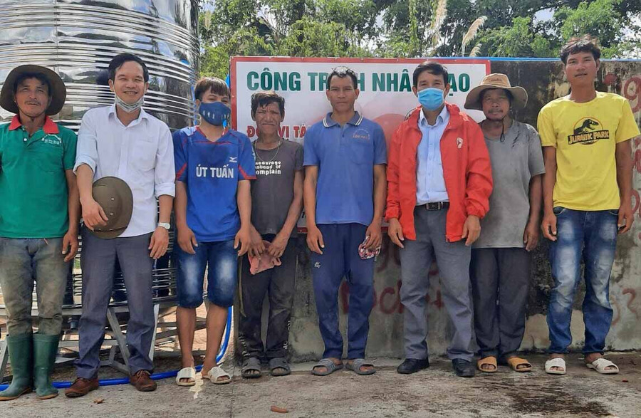 Bàn giao công trình giếng nước cho bà con làng Kpiêu, xã Đak Tơ Pang, huyện Kông Chro. Ảnh: Hồng Ngọc