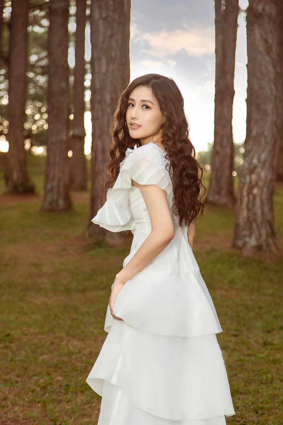 Hoa hậu Đặng Thu Thu Thảo bày tỏ sự ngưỡng mộ trước vẻ đẹp như nàng thơ của Mai Phương Thúy.