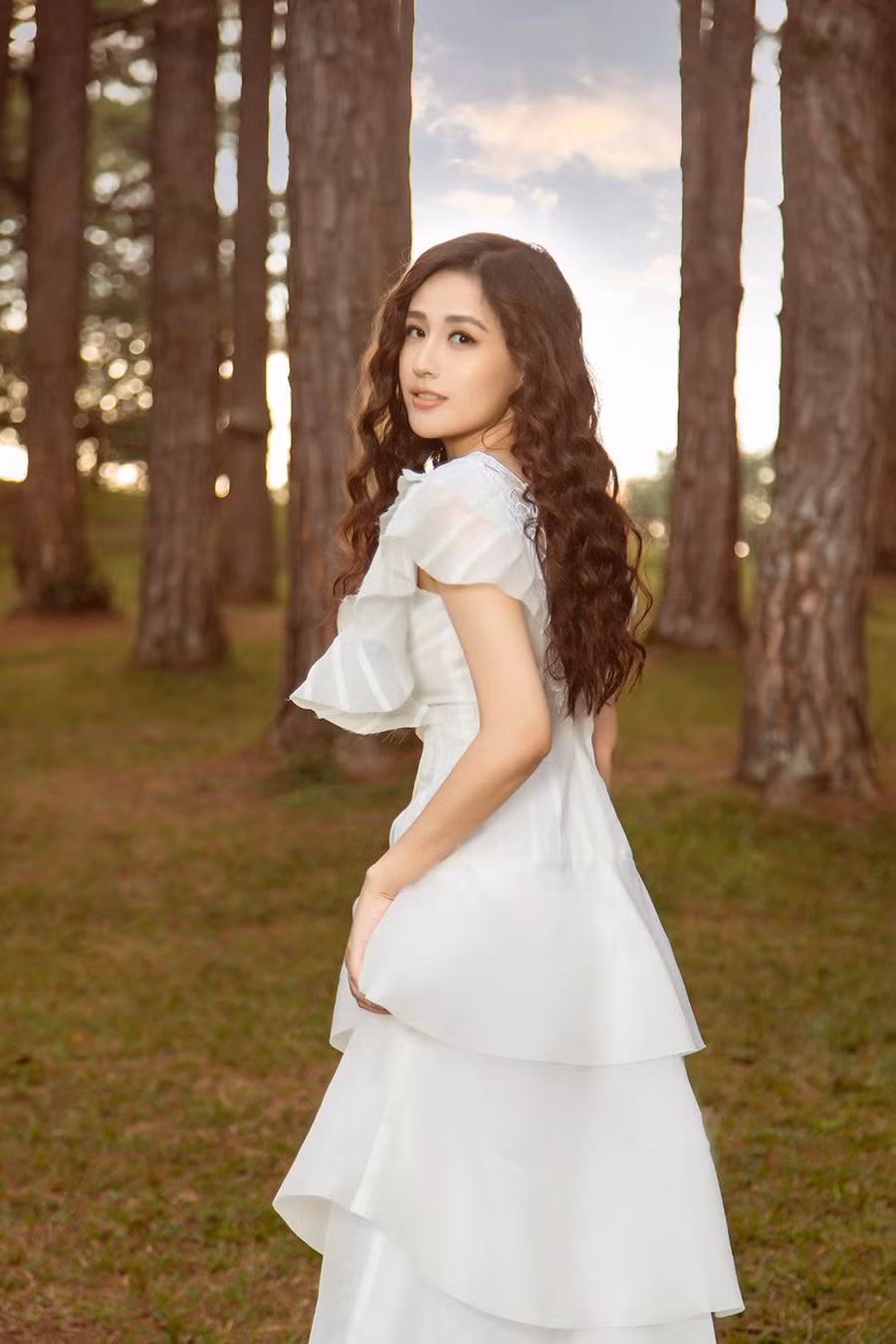 Hoa hậu Đặng Thu Thu Thảo bày tỏ sự ngưỡng mộ trước vẻ đẹp như nàng thơ của Mai Phương Thúy.