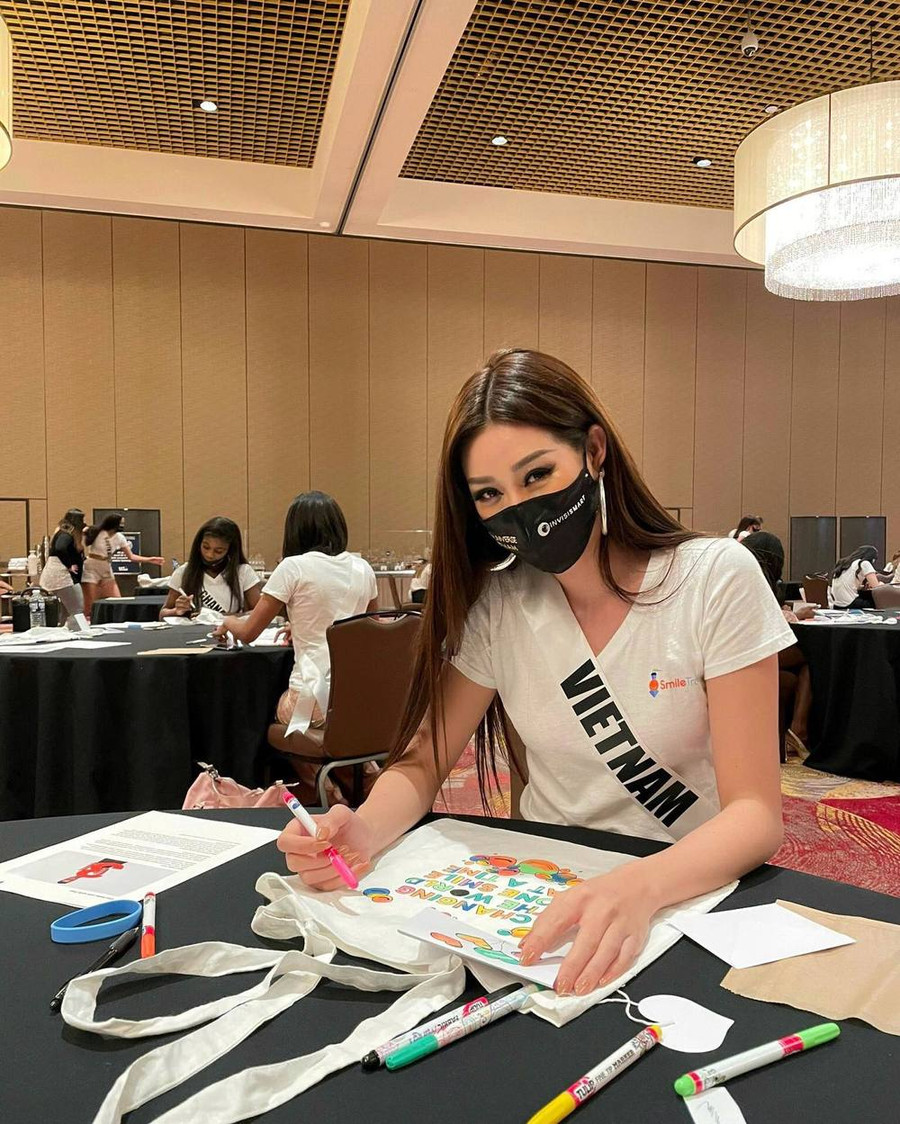 Hoa hậu Khánh Vân tham gia các hoạt động trong khuôn khổ cuộc thi Miss Universe 2020.