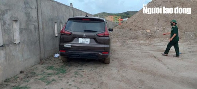 Chiếc xe chở nhóm đối tượng Chiếc xe chở nhóm đối tượng