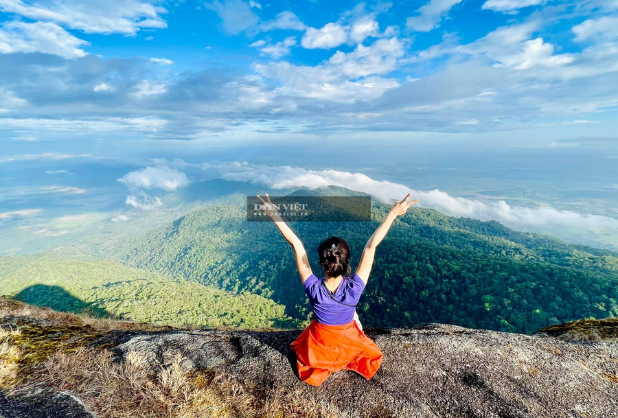 Có một bức ảnh ở đây thì thật là... đáng tự hào biết bao... khi chinh phục được đỉnh Chư Yang Lắk hùng vĩ