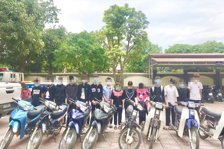 Một số trong nhóm đối tượng bị giữ.