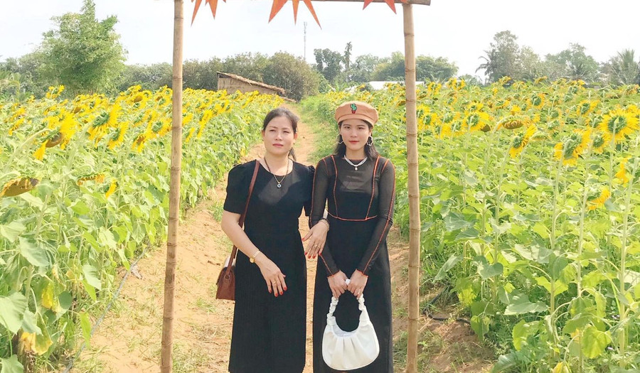 Phương Thảo cùng mẹ. Ảnh: NVCC