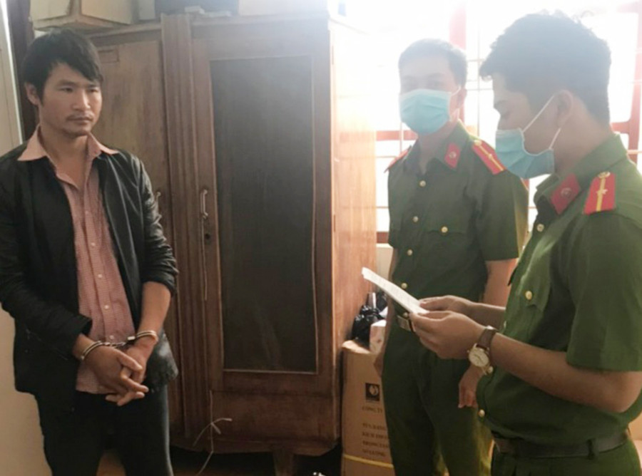  Bắt đối tượng Nguyễn Văn Trực. Ảnh: Lê Anh