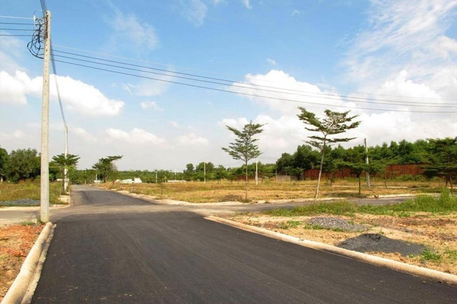 Mua bán đất dịch vụ là cơ hội đầu tư “vàng” hiện nay. Ảnh minh họa: LĐO