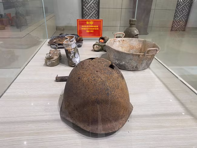 Chiếc mũ sắt tìm thấy trong một chuyến tìm kiếm tháng 11/2017. Ảnh: M.N