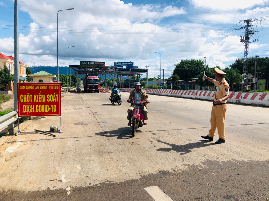 Chốt kiểm soát dịch bệnh Covid-19 tại khu vực cầu 100 (huyện Chư Pưh) sẽ được khởi động lại từ 0 giờ ngày 31-5. Ảnh: Phan Lài