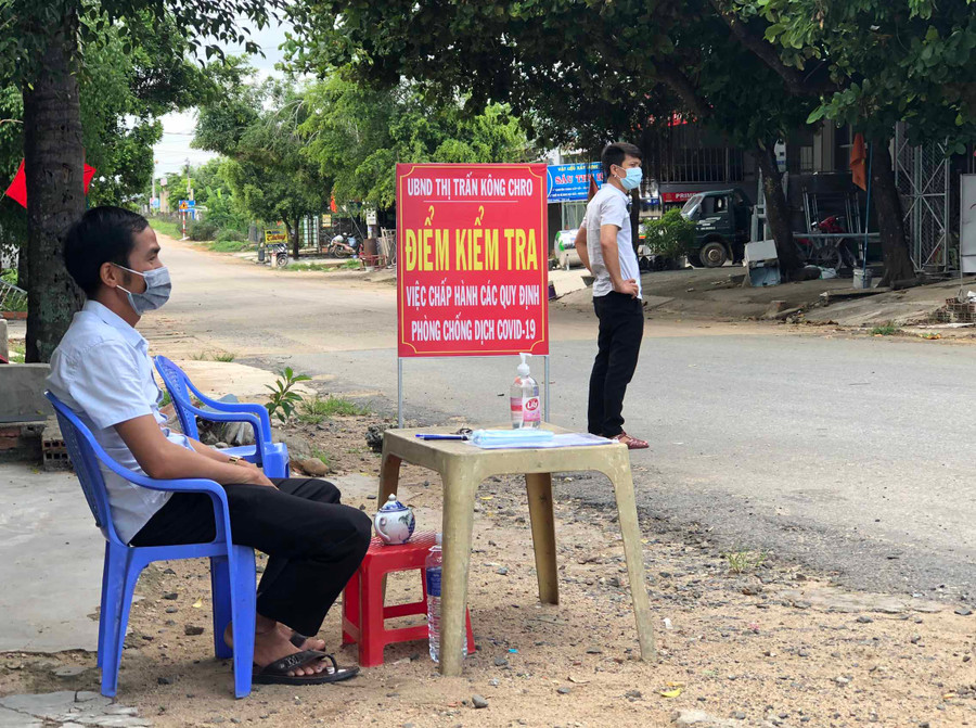 Huyện Kông Chro lập các chốt chặn phòng chống dịch. Ảnh: Lê Anh