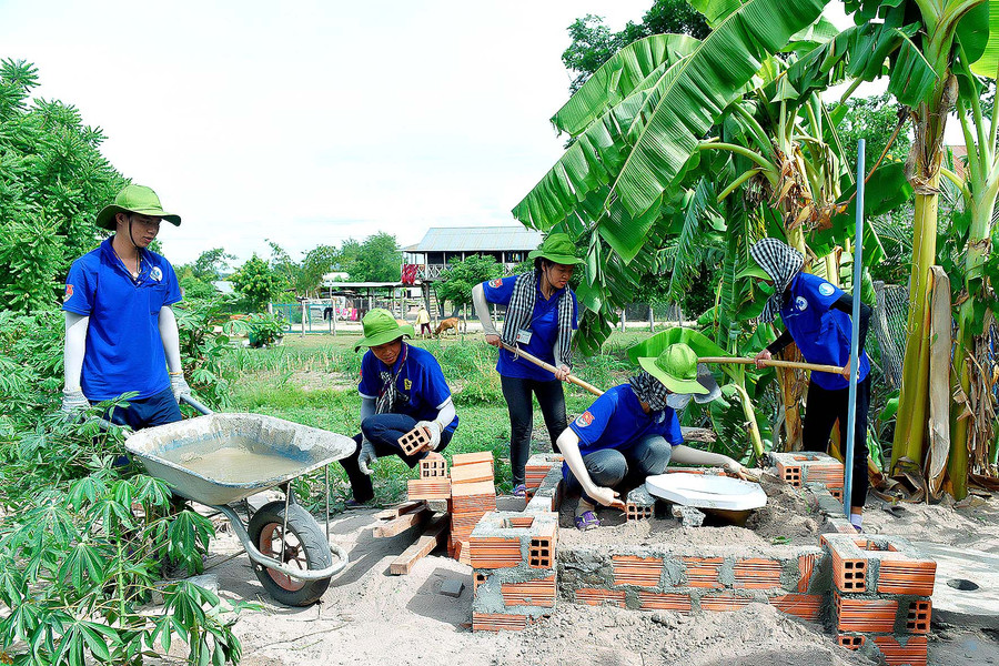 Đoàn viên thanh niên trong tỉnh cũng tích cực học tập và làm theo Bác bằng nhiều chương trình, hoạt động thiết thực-ảnh Đức Thụy