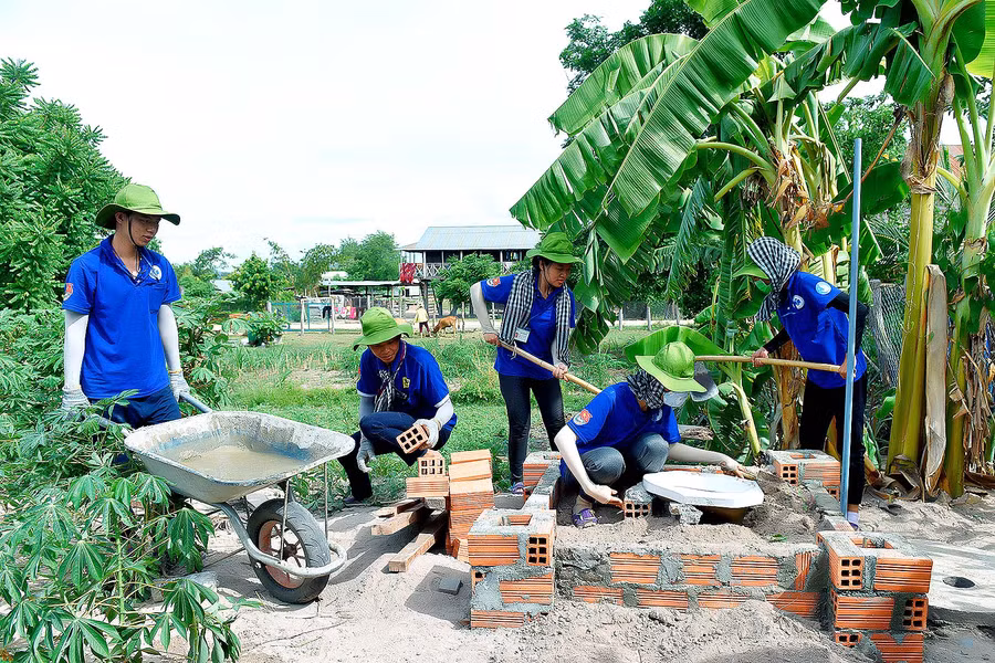 Đoàn viên thanh niên trong tỉnh cũng tích cực học tập và làm theo Bác bằng nhiều chương trình, hoạt động thiết thực-ảnh Đức Thụy