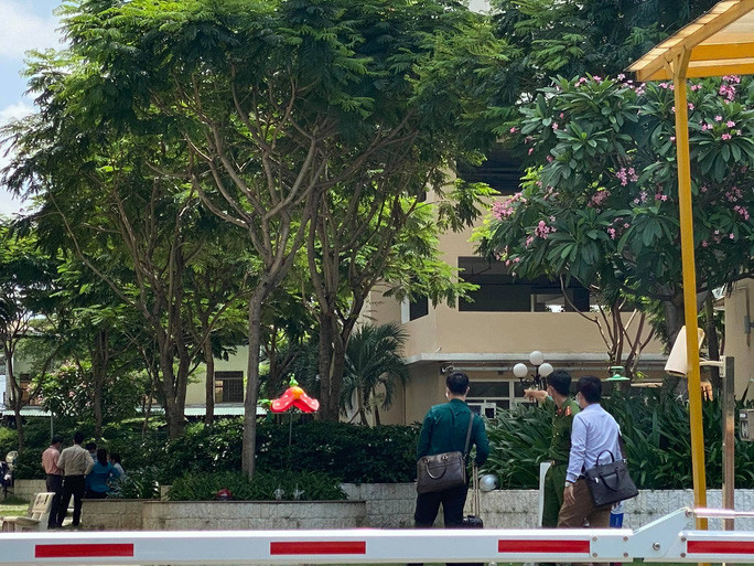 Đại diện Trung tâm Y tế TP Thủ Đức cho biết người đàn ông tên N.Q.N. (35 tuổi, nam nhân viên kiểm toán của Công ty Deloitte, quận 3) dương tính lần 1 với Covid-19 vào ngày 17-5 Đại diện Trung tâm Y tế TP Thủ Đức cho biết người đàn ông tên N.Q.N. (35 tuổi, nam nhân viên kiểm toán của Công ty Deloitte, quận 3) dương tính lần 1 với Covid-19 vào ngày 17-5