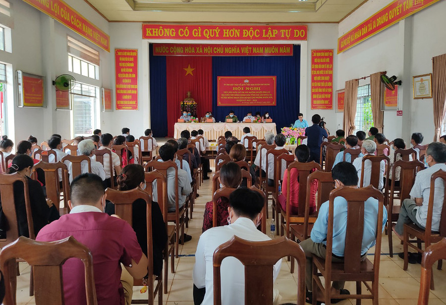 Quang cảnh hội nghị tiếp xúc cử tri tại xã Ia Drăng, huyện Chư Prông. Ảnh: Thủy Bình 2 Toàn cảnh hội nghị tiếp xúc cử tri tại xã Ia Drăng (huyện Chư Prông)- Ảnh Thủy Bình